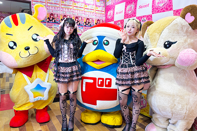 一生友子さん、エミーちゃん、ドンペンと一緒に記念撮影