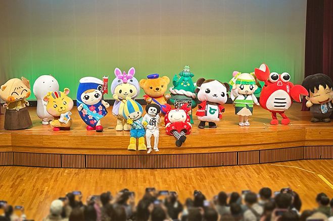 記者会見さながらの撮影タイムで未来ポシェットをアピール★