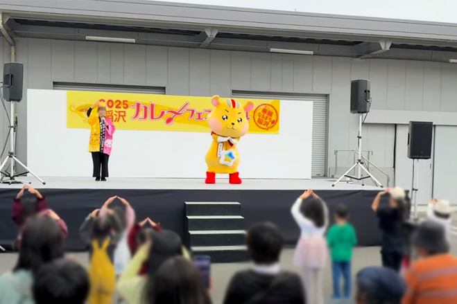 キャラクターステージでアピタンダンスを踊りました