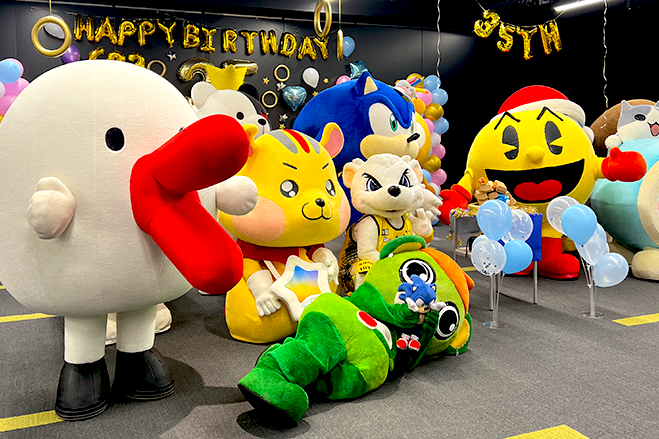 参加キャラクターのみんなで記念撮影
