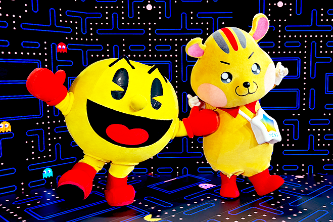パックマンとアピタンの2ショット